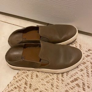 Olukai shoes women’s size 9